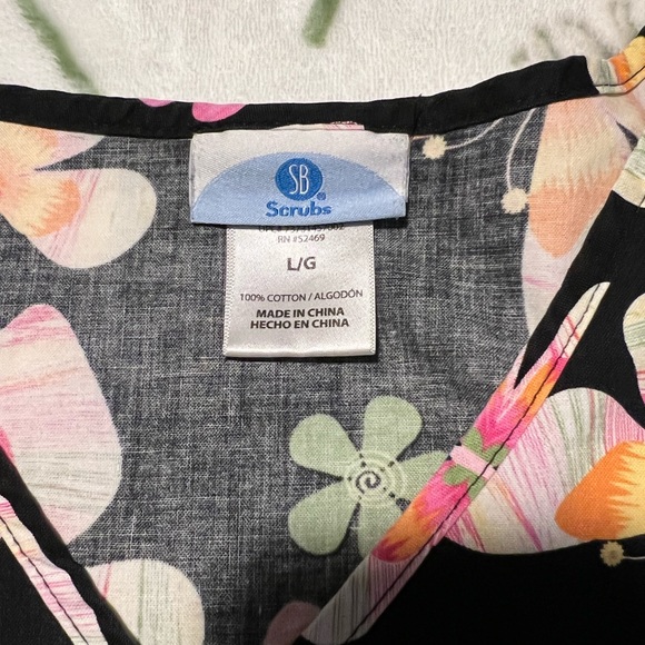 Womens scrubs - Picture 4 of 5